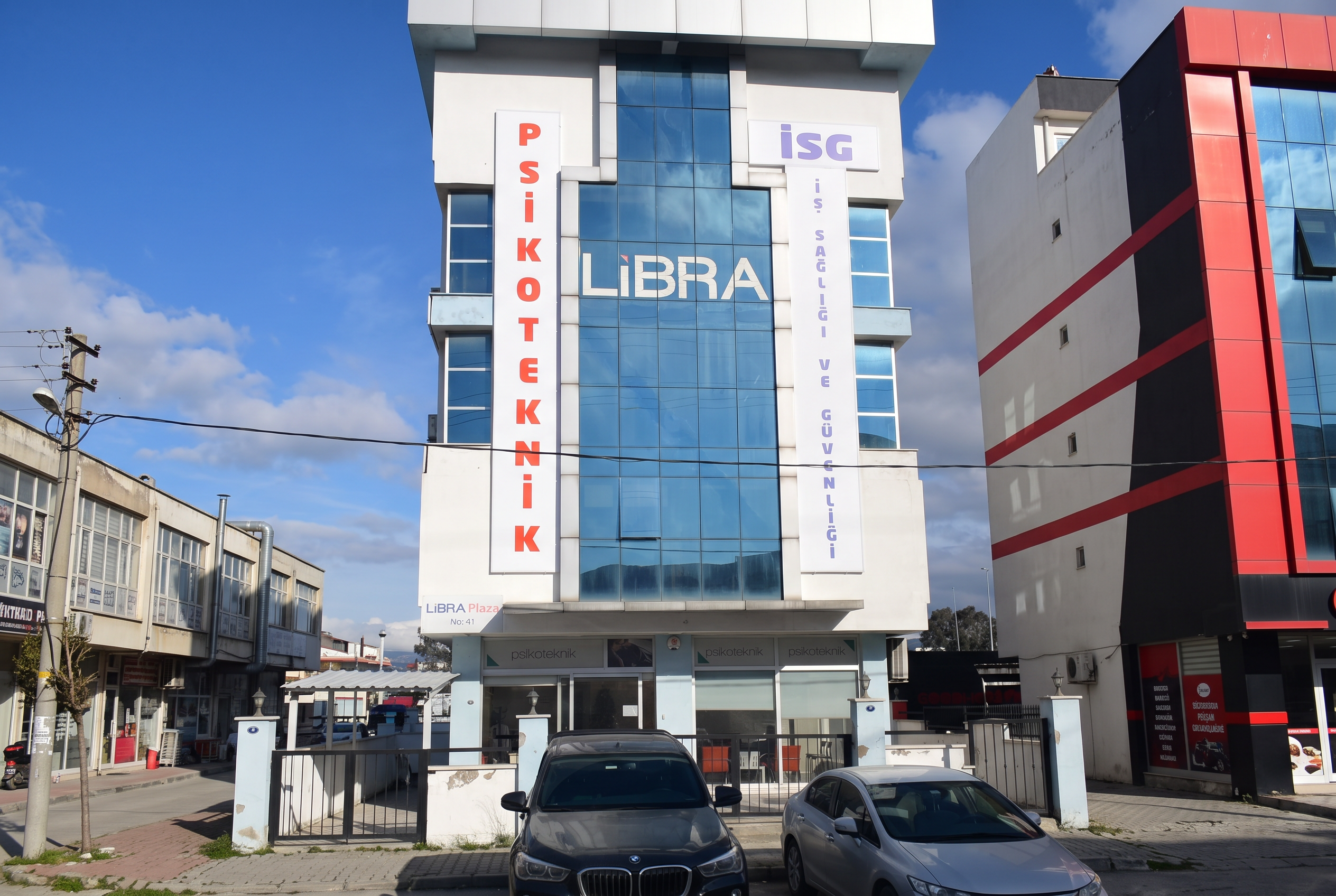 Libra Psikoteknik binası ve Libra Plaza cephesi
